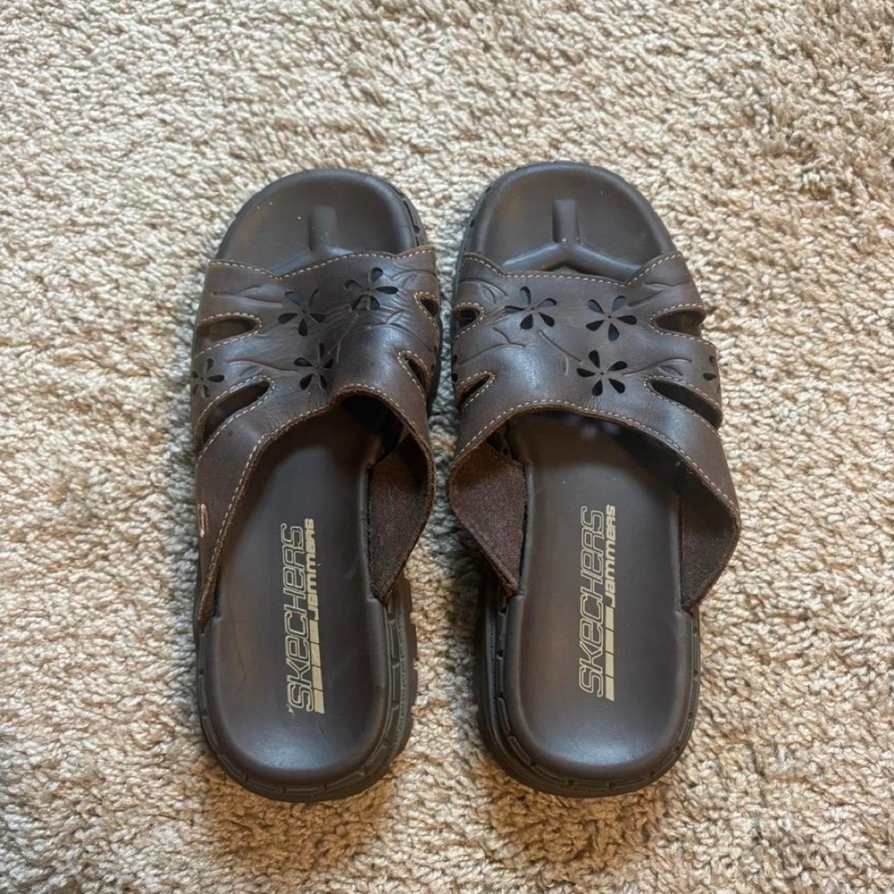 VTG Brown Skechers platform sandals with floral cutouts